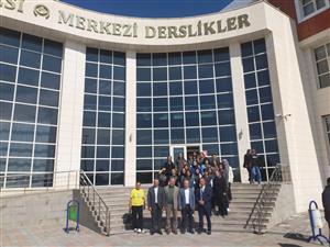 Aksaray Şehit Pilot Hamza Gümüşsoy Fen Lisesi 12. Sınıf Öğrencileri Müdür Başyardımcısı Mustafa BAŞARAN Refakatinde Aksaray Üniversitesi Tıp Fakültesini Ziyaret Etti