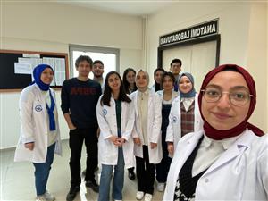 Fakültemiz Dönem II öğrencilerimizden bir grup, Uzm. Dr. Ahmet Safa GÖKŞAN ile birlikte Konya Necmettin Erbakan Üniversitesi Tıp Fakültesi Anatomi Laboratuvarını ziyaret ederek kadavra üzerinde anatomi ve sütür eğitimine katıldılar.