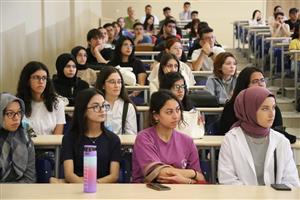 Rektör Arıbaş Genç Tıpçılarla Buluştu