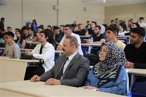 Rektör Arıbaş Genç Tıpçılarla Buluştu