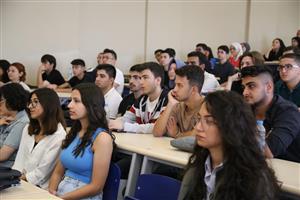 Rektör Arıbaş Genç Tıpçılarla Buluştu