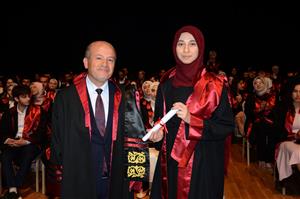 Dekan GÜL Necmettin Erbakan Üniversitesi Tıp Fakültesi Mezuniyet Törenine Katıldı