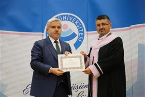 ASÜ’de Unvan Alan Akademisyenlerimiz Cübbelerini Giydi