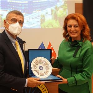 Dekanımız Prof. Dr. Mehmet GÜL Uluslararası Onkolojik Aciller Kongresinde Açılış Konuşması Ve Sunum Yaptı