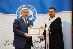 ASÜ’de Unvan Alan Akademisyenlerimiz Cübbelerini Giydi