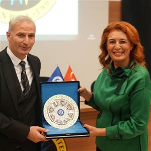 Dekanımız Prof. Dr. Mehmet GÜL Uluslararası Onkolojik Aciller Kongresinde Açılış Konuşması Ve Sunum Yaptı